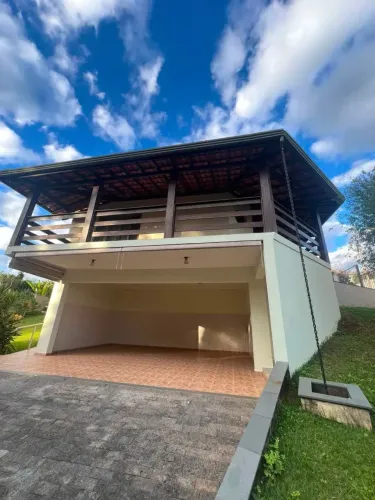 Casa com ótima localização