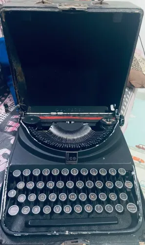 Maquina de escrever Olivetti Ico
