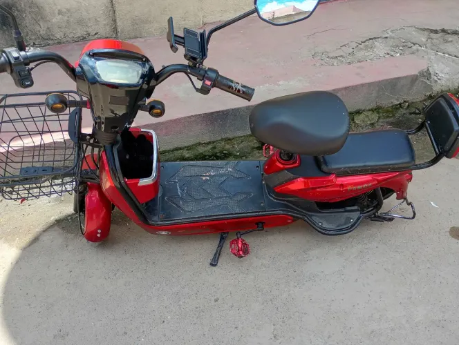 Bicicleta eletrica aro 14 scooter funciona com enegia