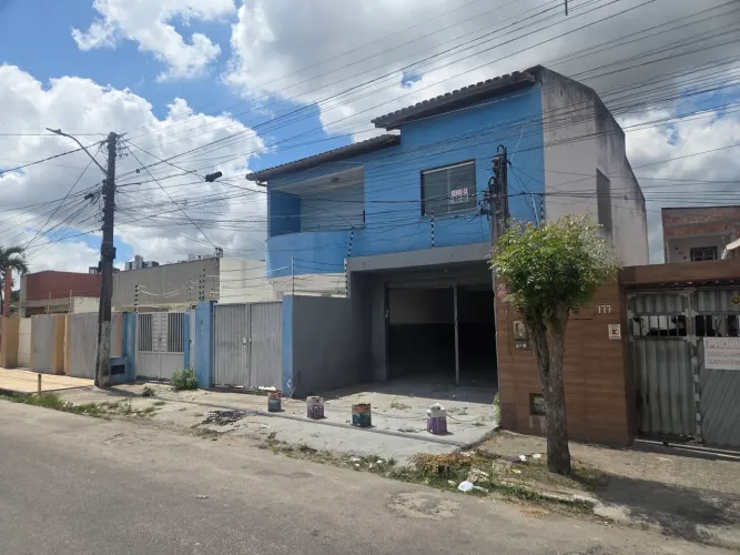 CASA E PONTO COMERCIAL A 100M DA AVENIDA PRESIDENTE DUTRA FEIRA DE SANTANA.