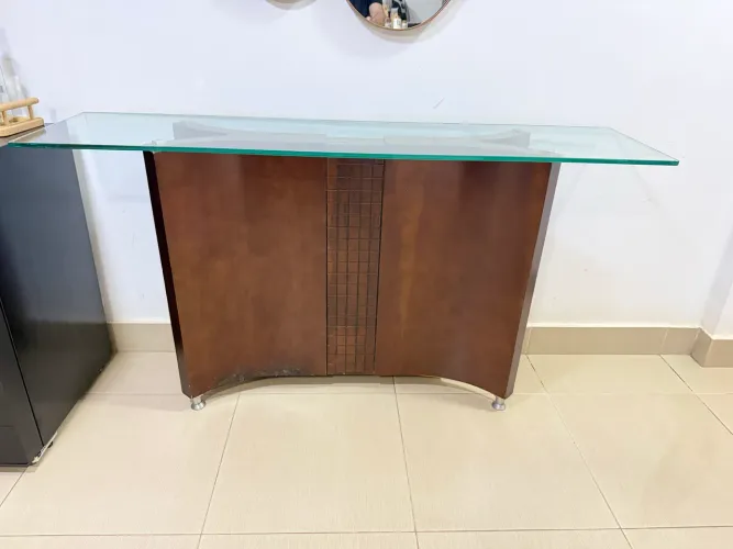 Aparador com tampo de vidro 1,60 