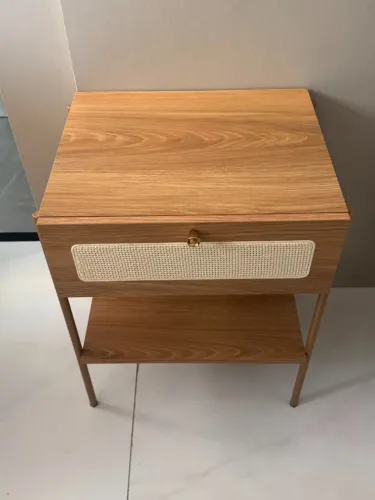 mesa de cabeceira com 1 gaveta