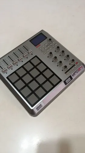 Akai MPD 24