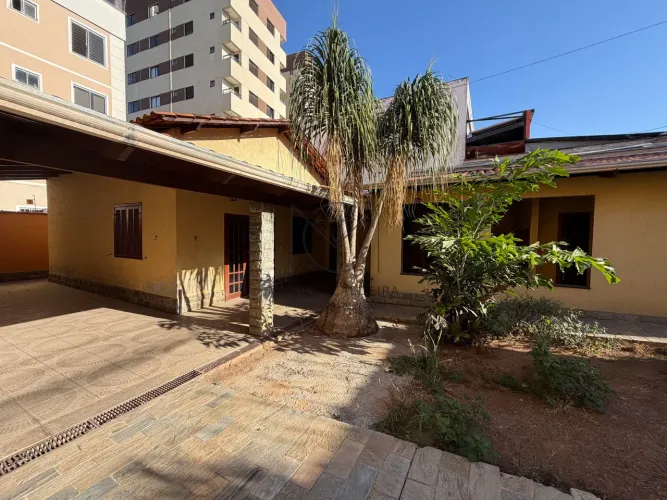 Casa à venda no bairro Centro - Contagem/MG