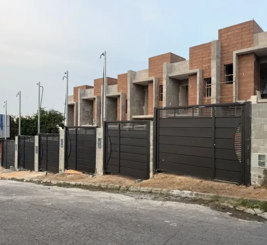Casa para venda possui 80 metros quadrados com 2 quartos
