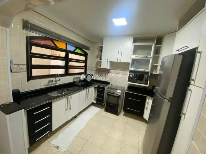 Excelente Sobrado à Venda 3dorm, 1suite, 3vagas, no Parque das Américas - Mauá/SP
