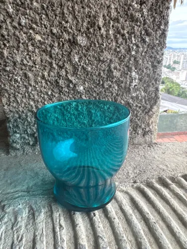 Vaso de vidro artístico azul turquesa - peça decorativa em vidro grosso