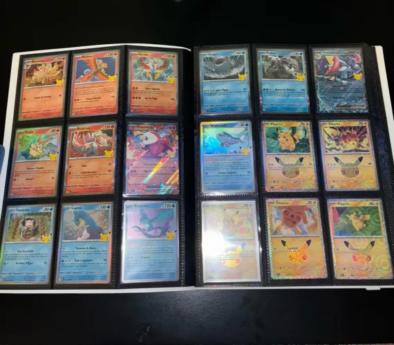 Fichário oficial + Base set completo ( 128 cartas ) - Celebrações de 30 anos - Pokémon