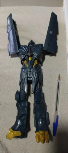 Boneco Transformers megatron decepticon Titan chances Hasbro transforma em jato 
