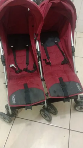Carrinho de bebê gêmeos 