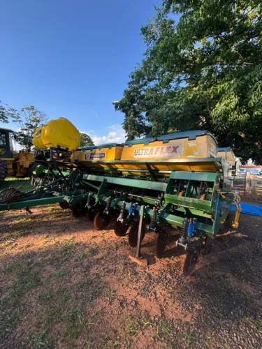 Plantadeira Tatu Ultra Flex 15 linhas