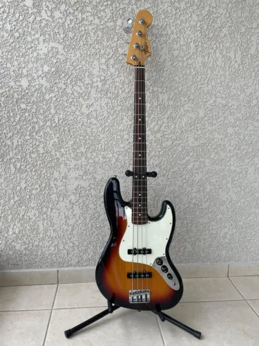 Contrabaixo Fender Jazz Bass