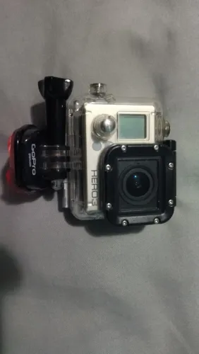 Câmera GOPRO HERO 3 com capa prova d' agua e acessórios 