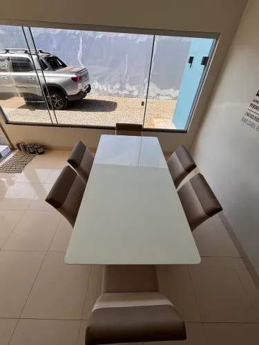 Mesa de vidro com 6 cadeiras 