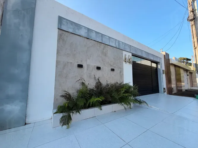 Casa reformada com suíte e closet no Recanto das Ilhas