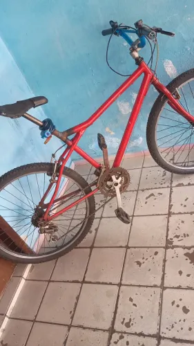 Bike simples mais quebra um galho e tanto motivo de venda é pra ajudar a minha mãe