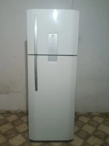 Vendo geladeira Electrolux Frost Free duplex com digital