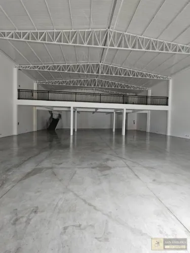 Galpão à Venda em Camboriú | 632m² | Renda de R$ 10 Mil/Mês | Próximo à BR-101