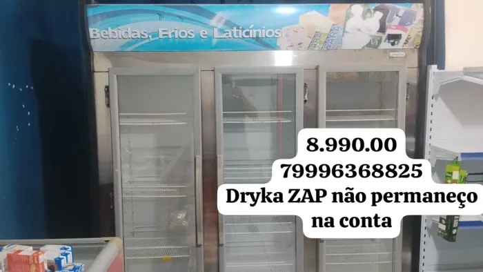 Expositor três portas auto serviço