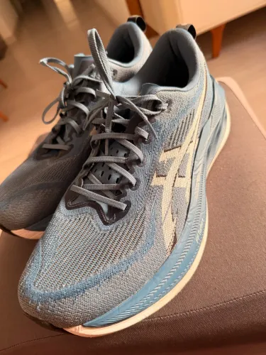 Asics superblast 