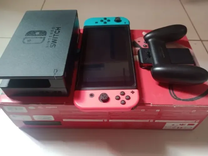 Nintendo Switch V2 Completo na Caixa - Funciona na TV (Leia descrição)