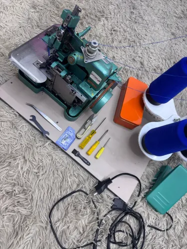 Maquina overlock Semi-Industrial Chinesa GN1-6D pouco usada