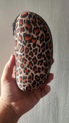 bolsa estojo porta óculos de oncinha