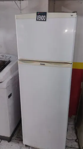 VENDO GELADEIRA DAKO COM DEFEITO