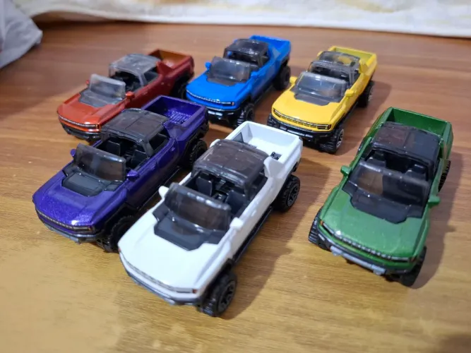 6 Hotwheels GMC HUMMER EV