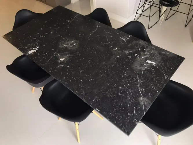 Mesa de mármore