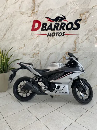 YAMAHA R3 2021