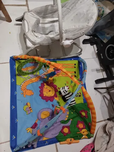 Cadeirinha e tapete infantil