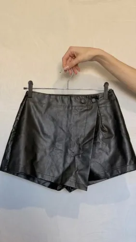 Short Saia Couro Fake Preto TAM 36