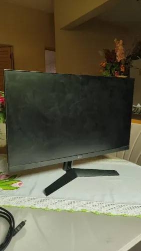 Monitor LG Utragear 24", 144hz (TELA QUEBRADA)