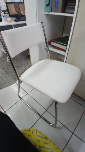 Cadeira branca elegante, perfeita escritório