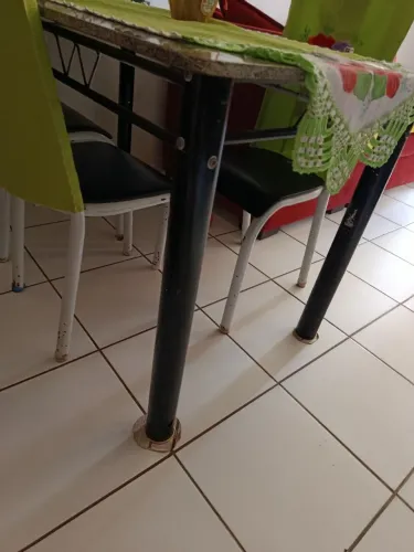 Mesa com 4 cadeiras