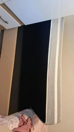 Cama de solteiro com molas ensacadas semi nova