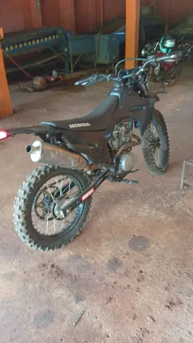 Moto de trilha top 200 celindrada