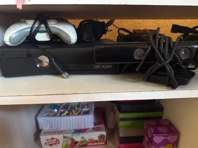 Xbox 360 + kinect + dois controles