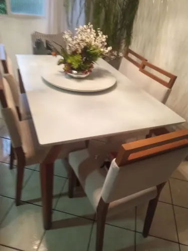 Linda mesa de jantar 1,60 de comprimento off whaitt com 6 cadeiras 1,500
