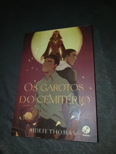 Os Garotos do Cemitério [Aiden Thomas]