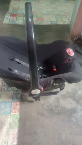 BEBÊ CONFORTO E ASSENTO PARA AUTOMÓVEL. COR PRETA E MARCA DARDARA PARA SEU BEBÊ FELIZ!
