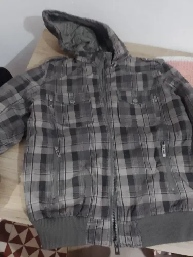 Jaqueta masculina com capuz e estampa xadrez