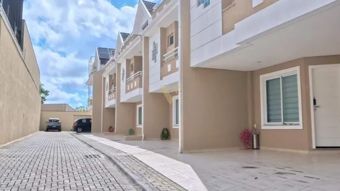 Casa de 4 quartos em condomínio fechado no Santo Inácio