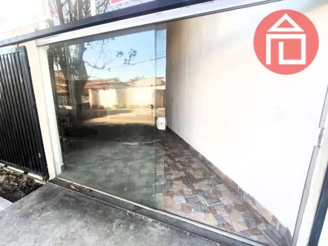 Ponto comercial, com 100 m², 02 salas amplas, 02 banheiros, privilegiado com uma excelente