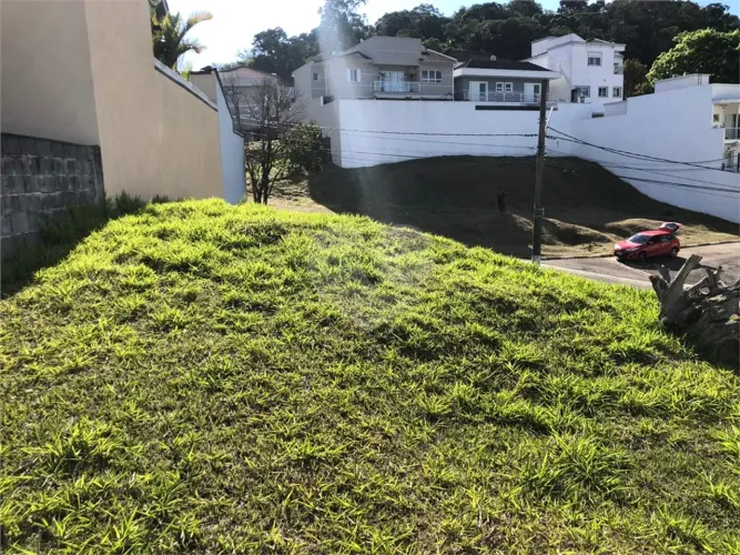Terreno à Venda