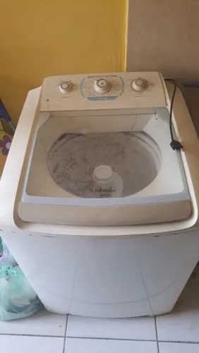 Desapego! Máquina Electrolux 12kg no Estado (Não está ligando) - Zona Sul