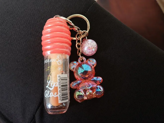 Lip gloss chaveirinho <br>Por 15,00 reais