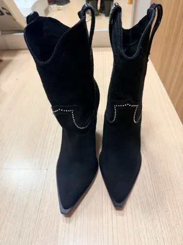 Bota Shultz nova 35