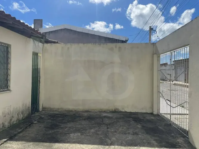 Casa à Venda no Cj Maria do Carmo com 2 Quartos e Vaga de Garagem